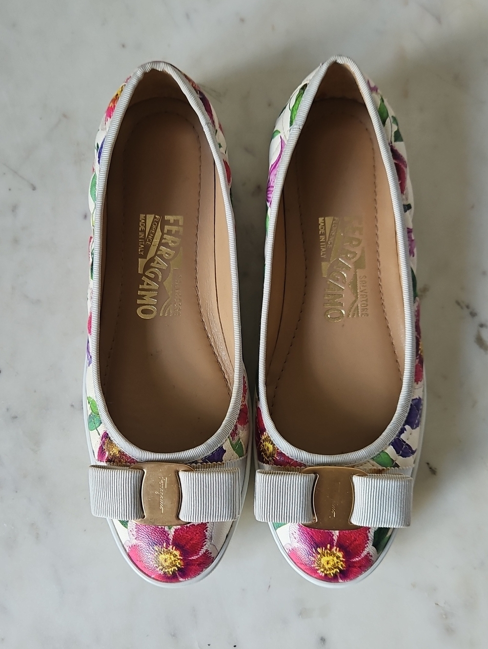 SALVATORE FERRAGAMO: white leather floral bow flats